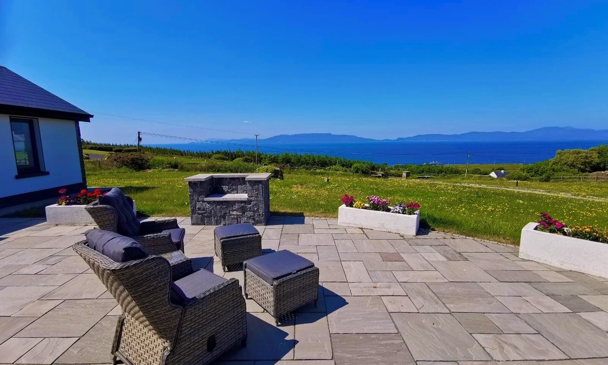Westport House | Stunning Coastal 4.5 Bed/4.5 Bath Modern Cottage