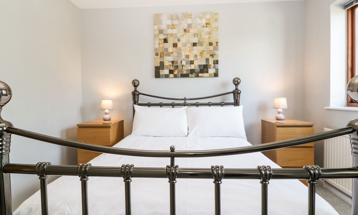 Bradford-on-Avon Cottage | 16 Mythern Meadow