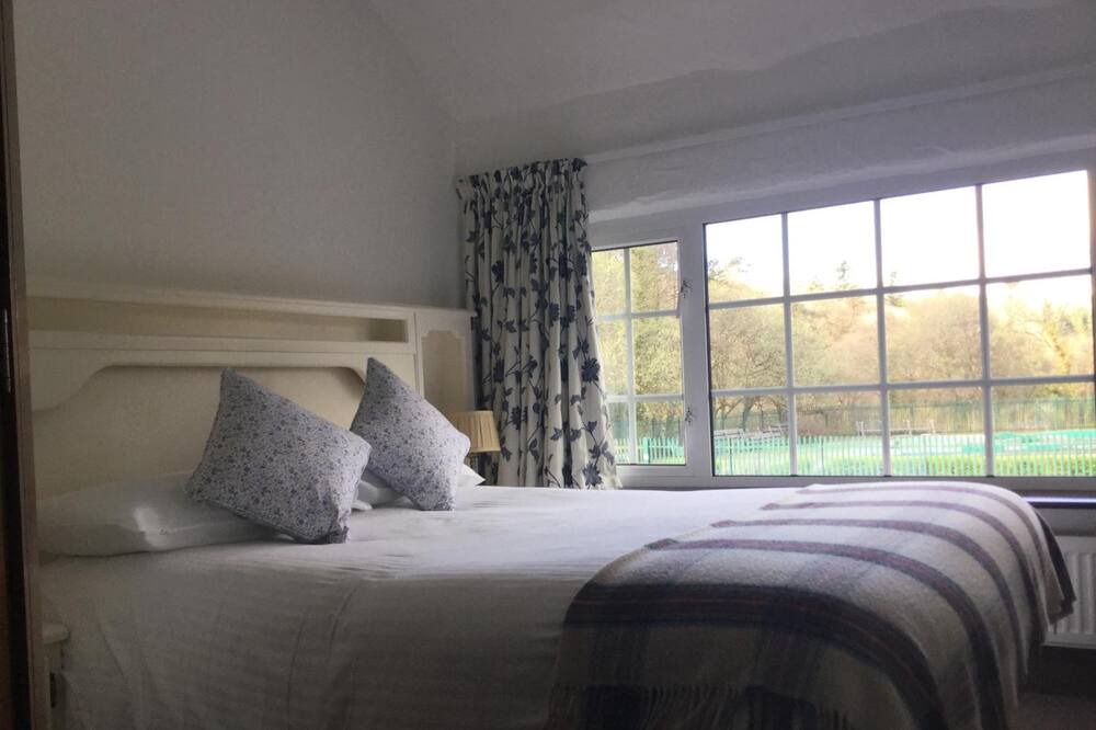Cong Bed & Breakfast | Ryan's River Lodge B&B