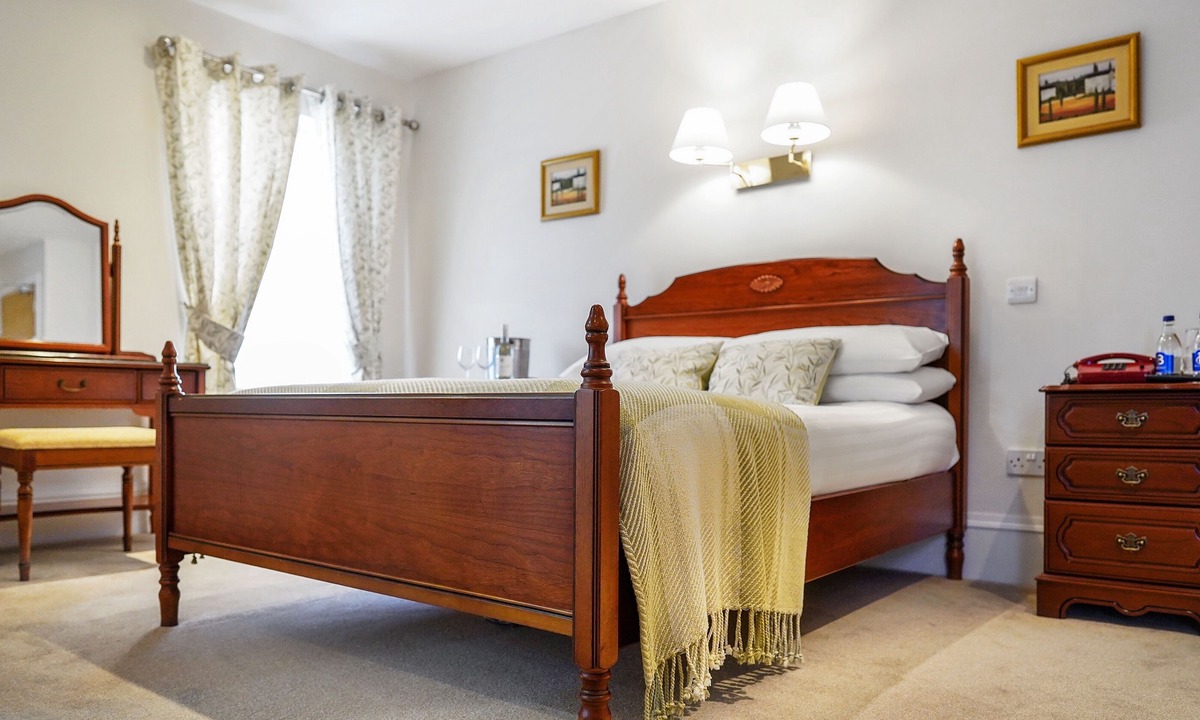 Castlerea Hotel | Tully's Hotel