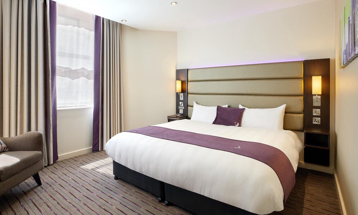 Waunlwyd Hotel | Premier Inn Ebbw Vale