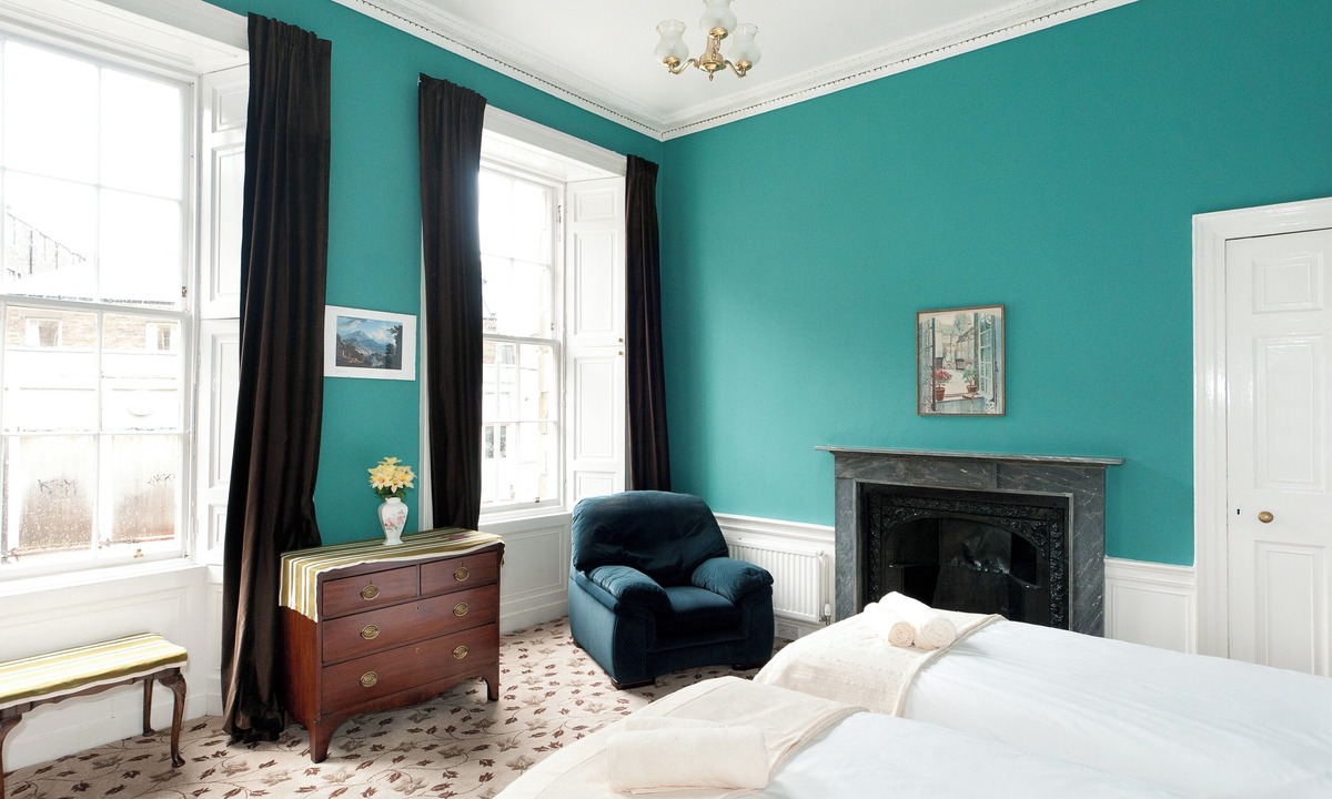 New Town Apartment | Union Street [363] is a Spacious 3 bedroom Georgian apartment in the city centre.