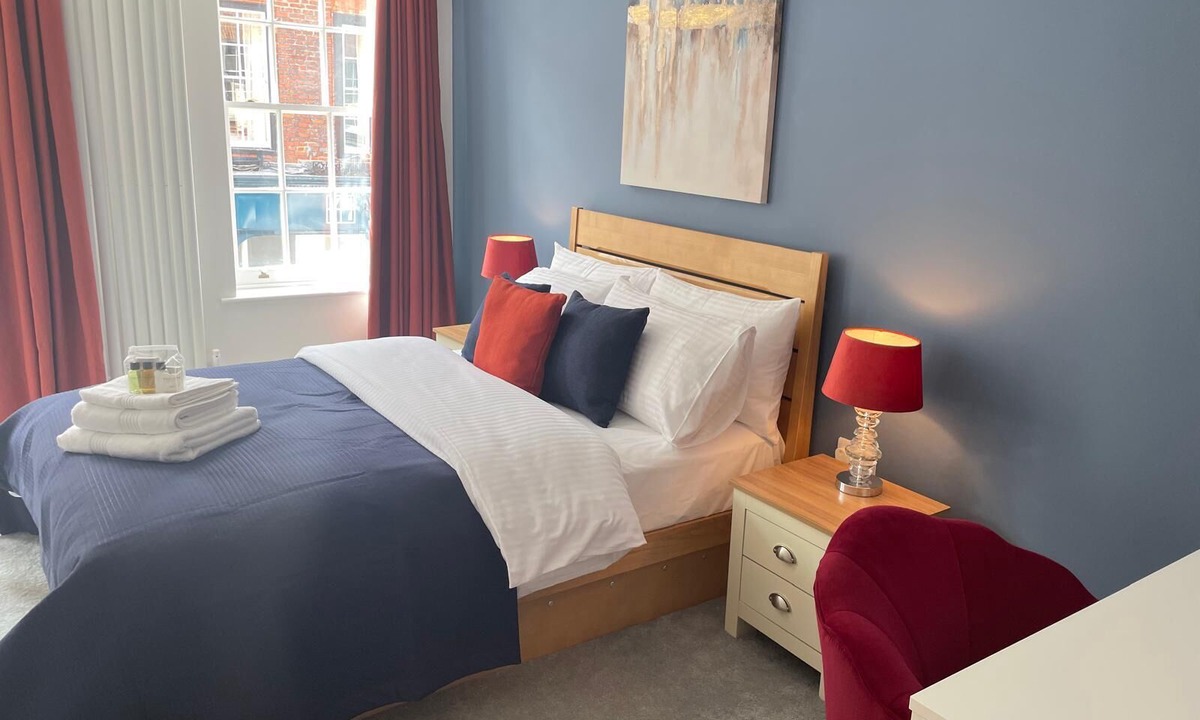 Eton Apartment | Elegant Windsor Flat -Short Walk to Windsor Castle, River Thames &Train Station