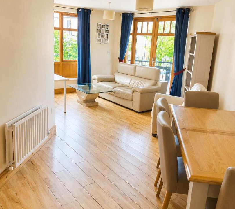 Castleknock House | Stylish 2BR wiz Free Parking near Castleknock
