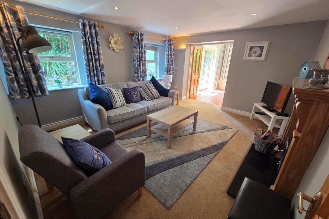 Ogonnelloe House | Charming Farm Cottage Near Lough Derg