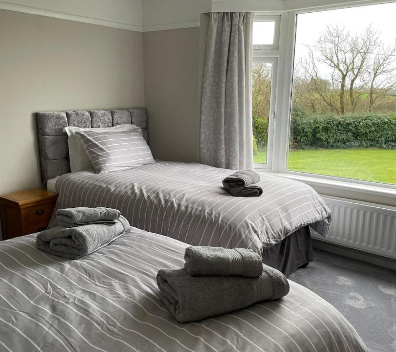 Ballynahinch House | Blaines Hill Farm Cottage with Hot Tub
