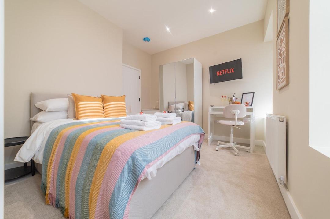 Grangetown Apartment | Stylish Private Studio Room with Ensuite Shared Kitchen & Lounge Near City Centre
