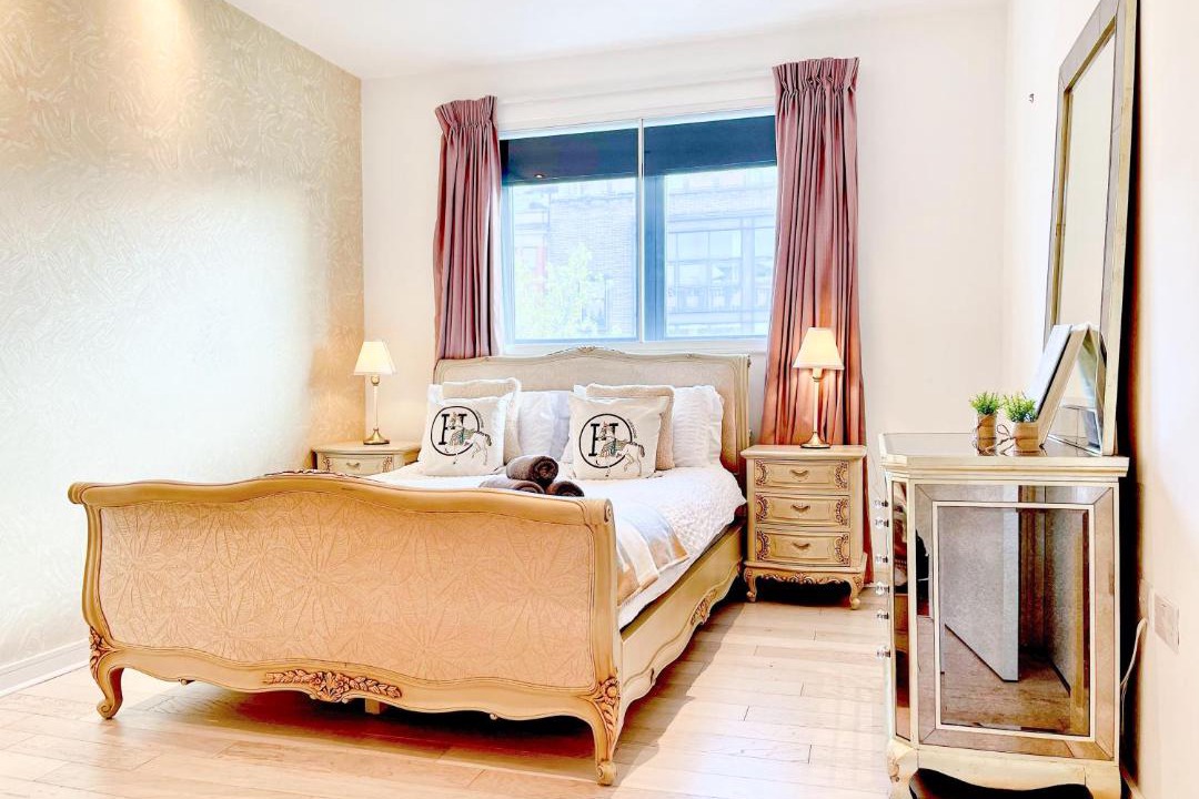 Angel Apartment | Promo Rate - NEW 3 Bedroom Penthouse with Balcony near near Kings Cross, St Pancras International, Angel, Islington by Staylio London
