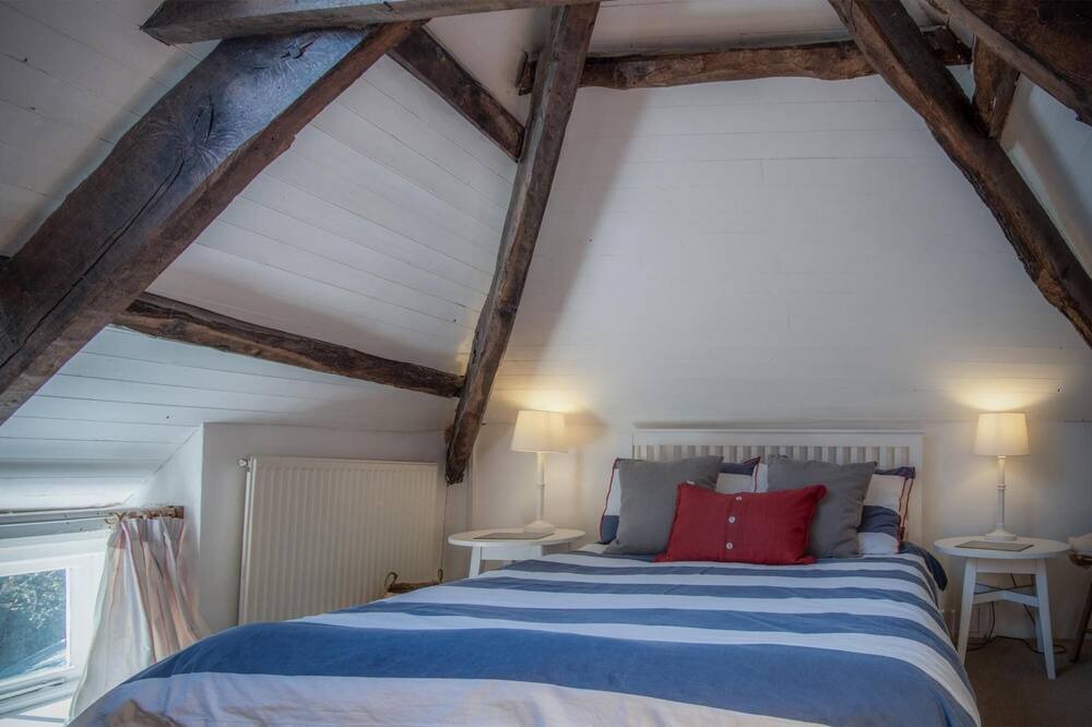 Photo of Bedroom in Lawrenny