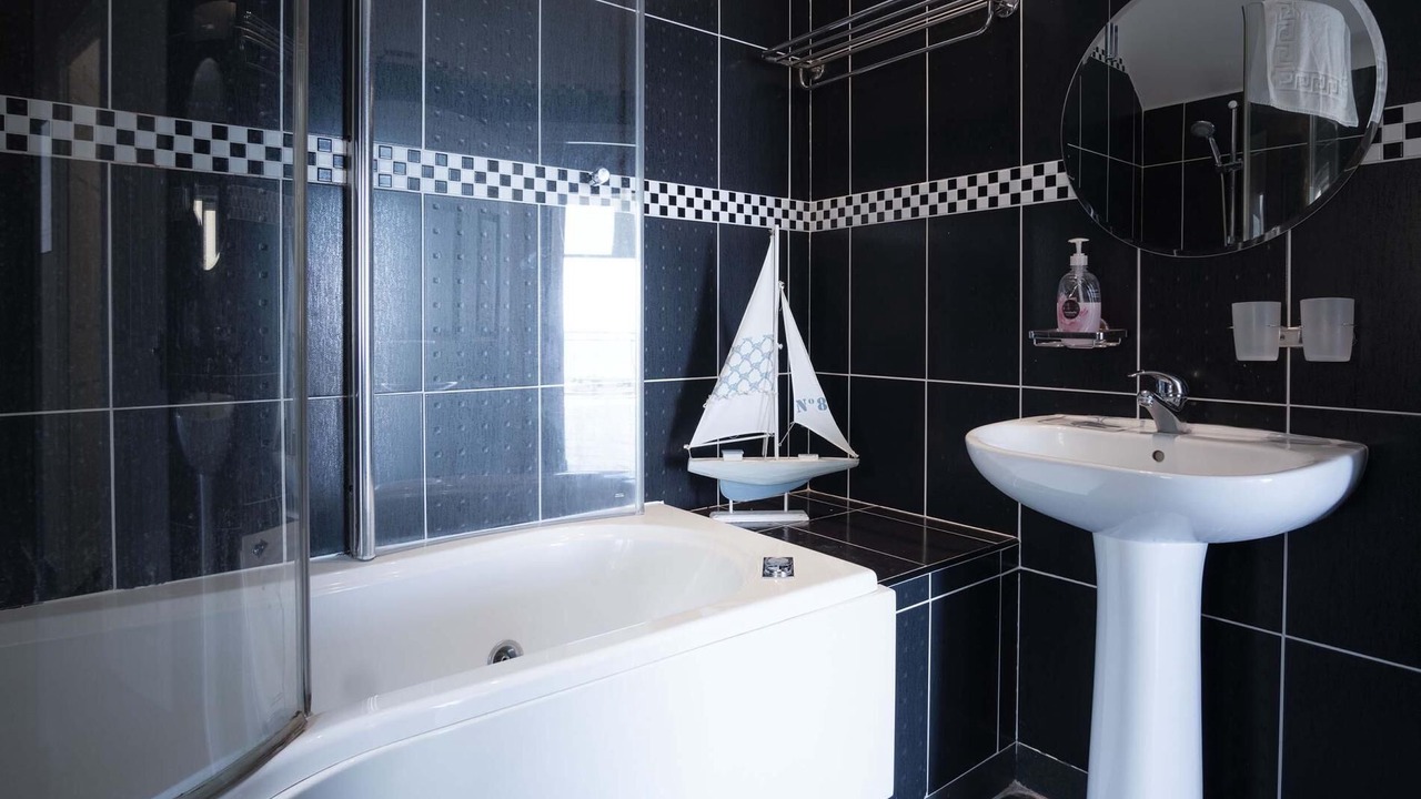 Photo of Bathroom in Pendine