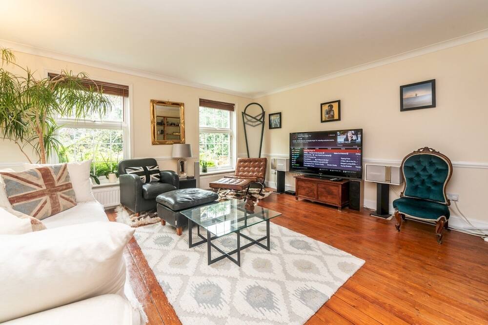 Photo of Livingroom in Coombe Hill