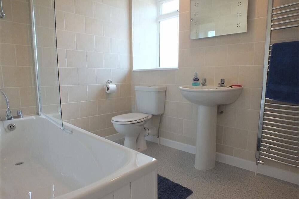 Photo of Bathroom in Pendine