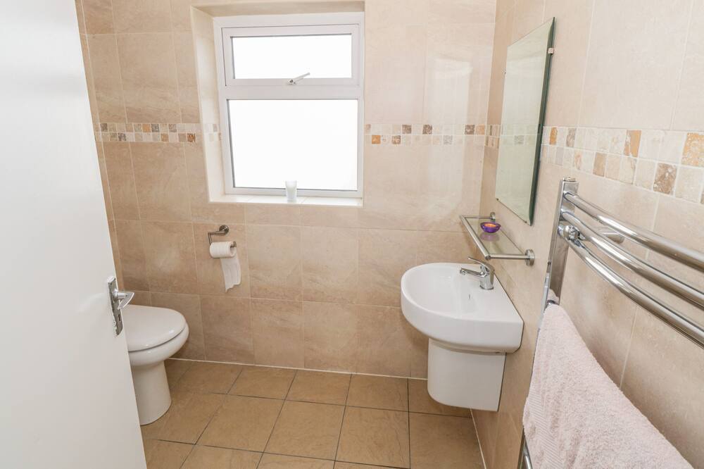 Photo of Bathroom in Aghaward