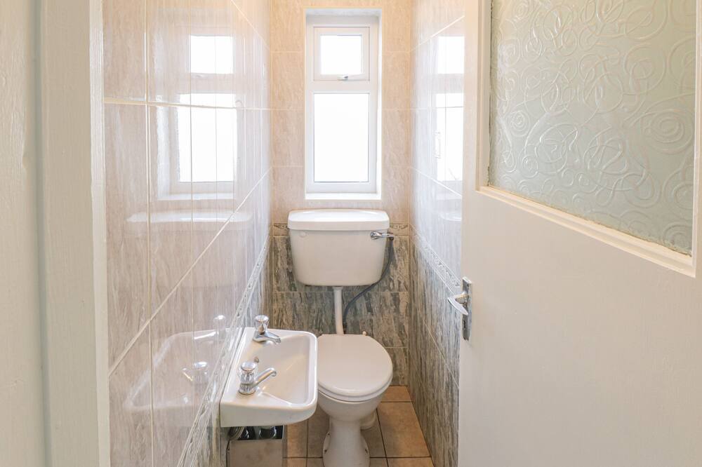 Photo of Bathroom in Aghaward