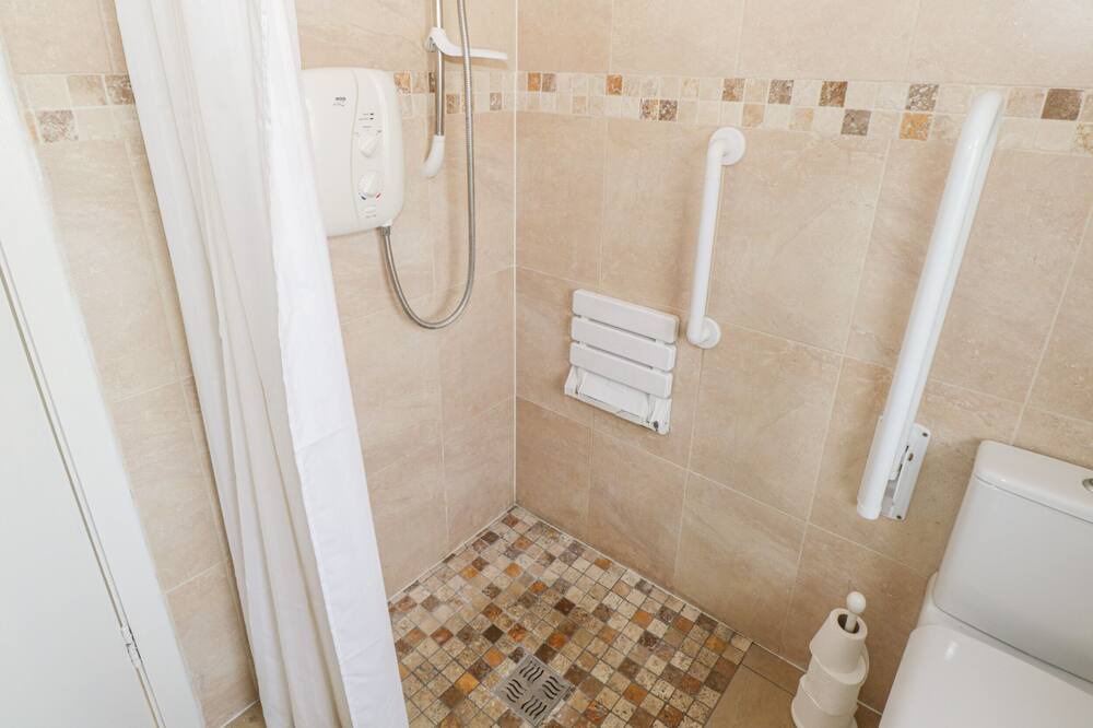 Photo of Bathroom in Aghaward