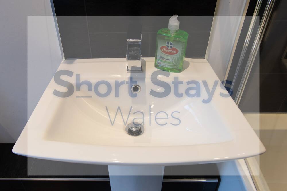 Photo of Bathroom in Cwmcarn