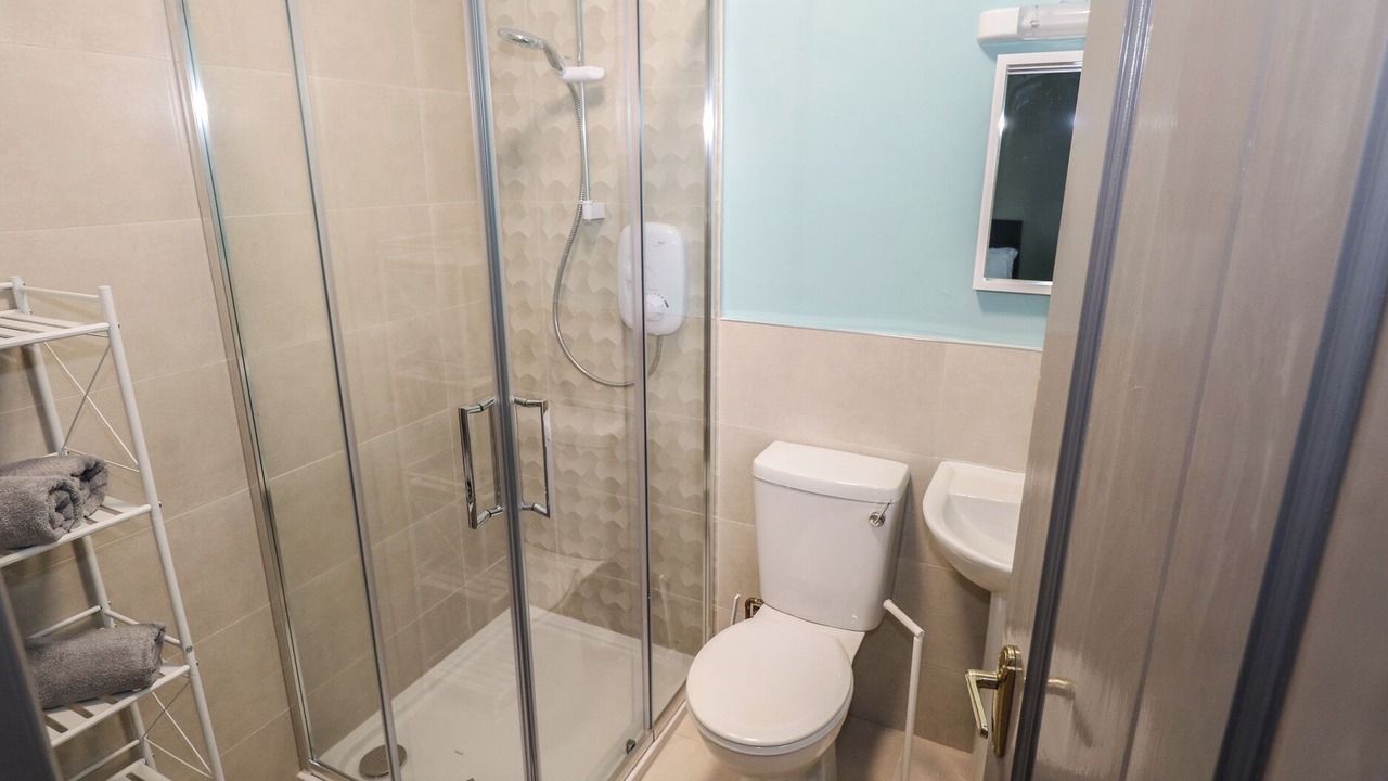 Photo of Bathroom in Keel