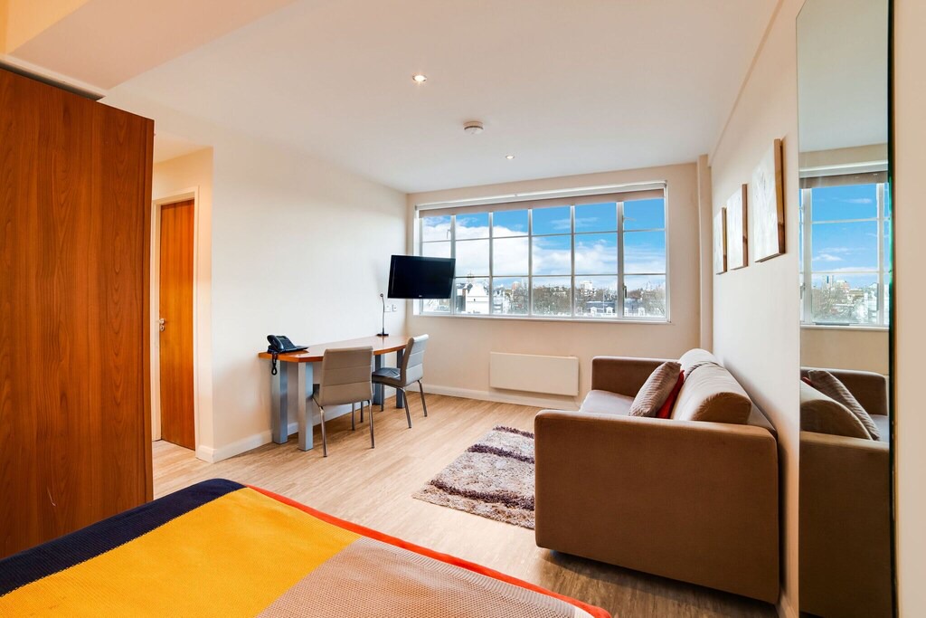 Photo of Livingroom in Courtfield