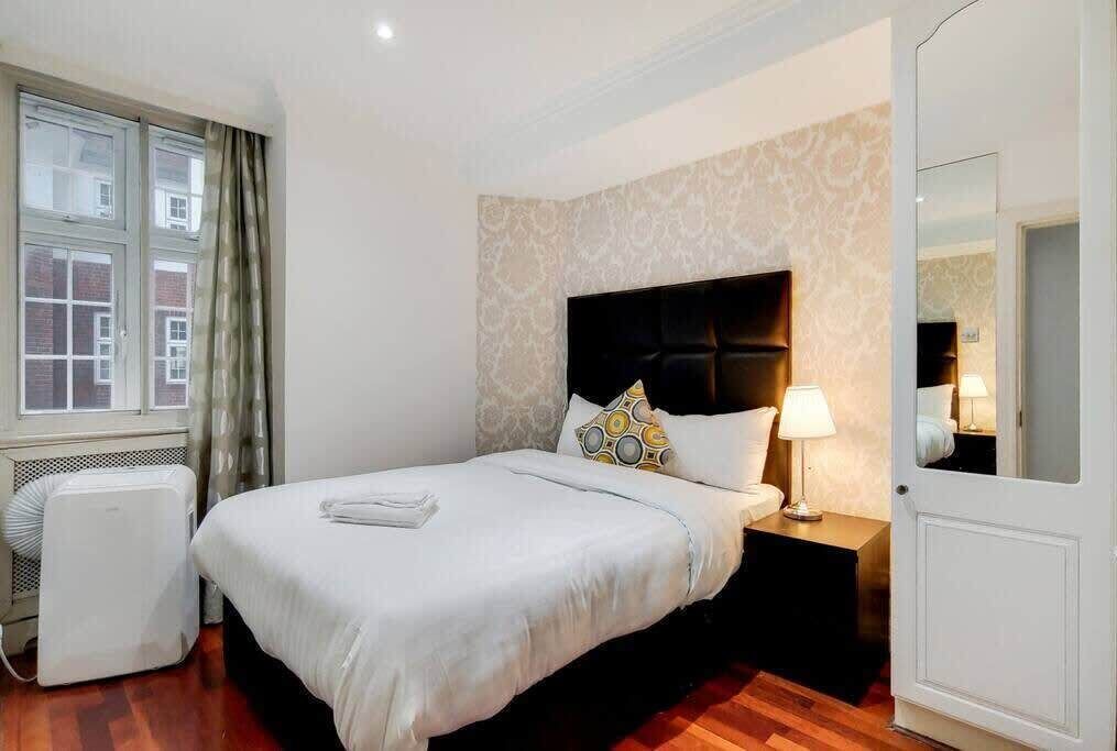 Photo of Bedroom in Knightsbridge
