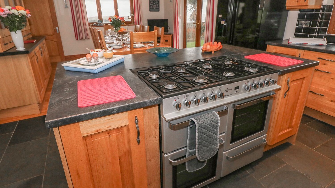 Photo of Kitchen in Pendine