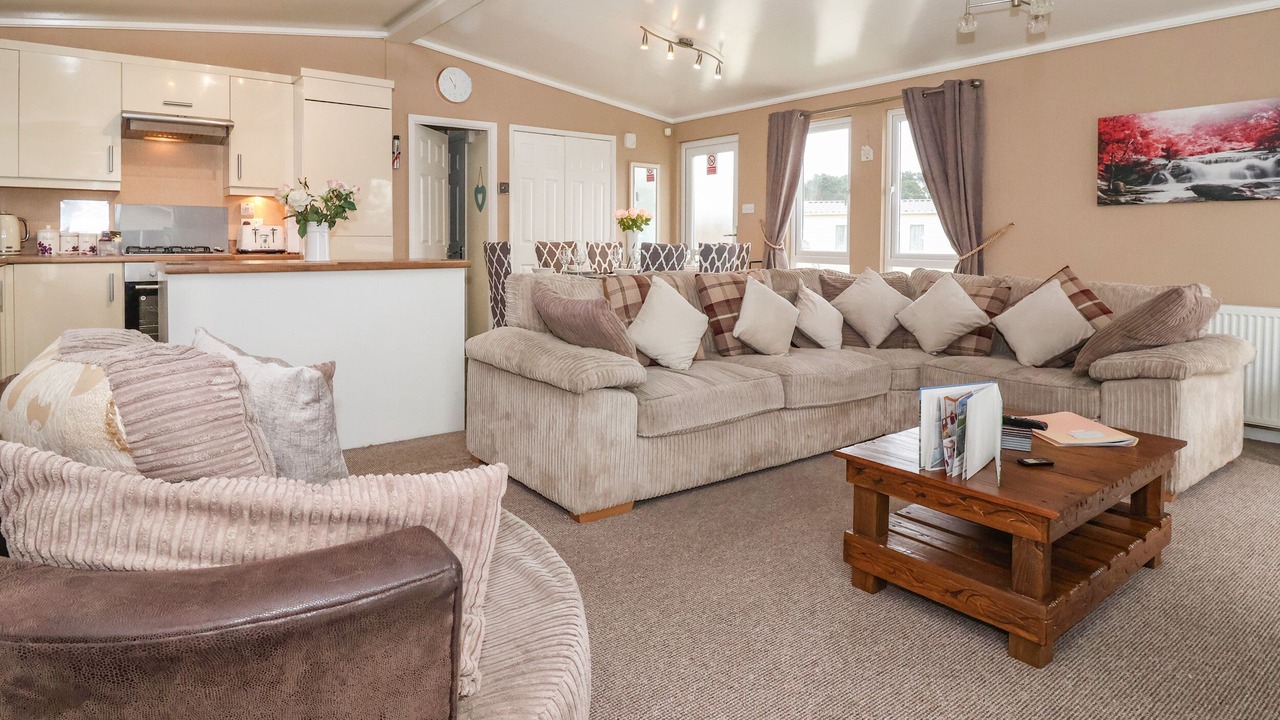 Photo of Livingroom in Cayton Bay