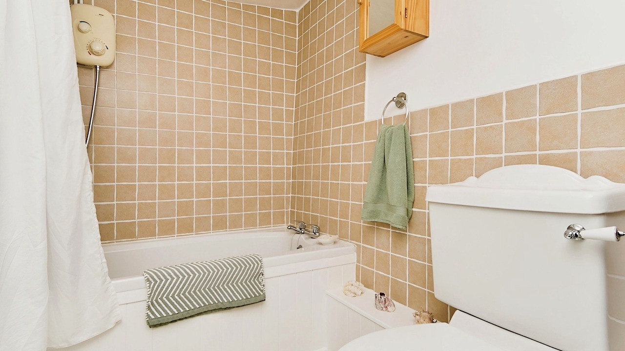 Photo of Bathroom in Niton