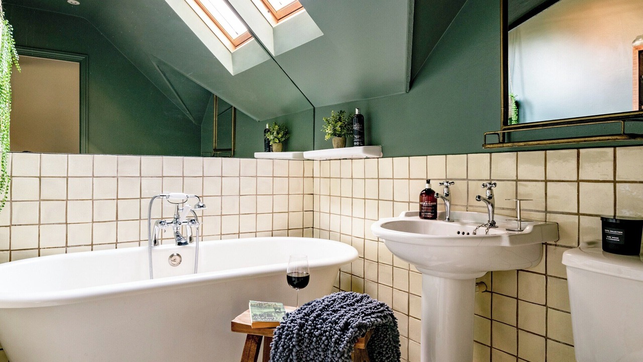 Photo of Bathroom in Tiptoe