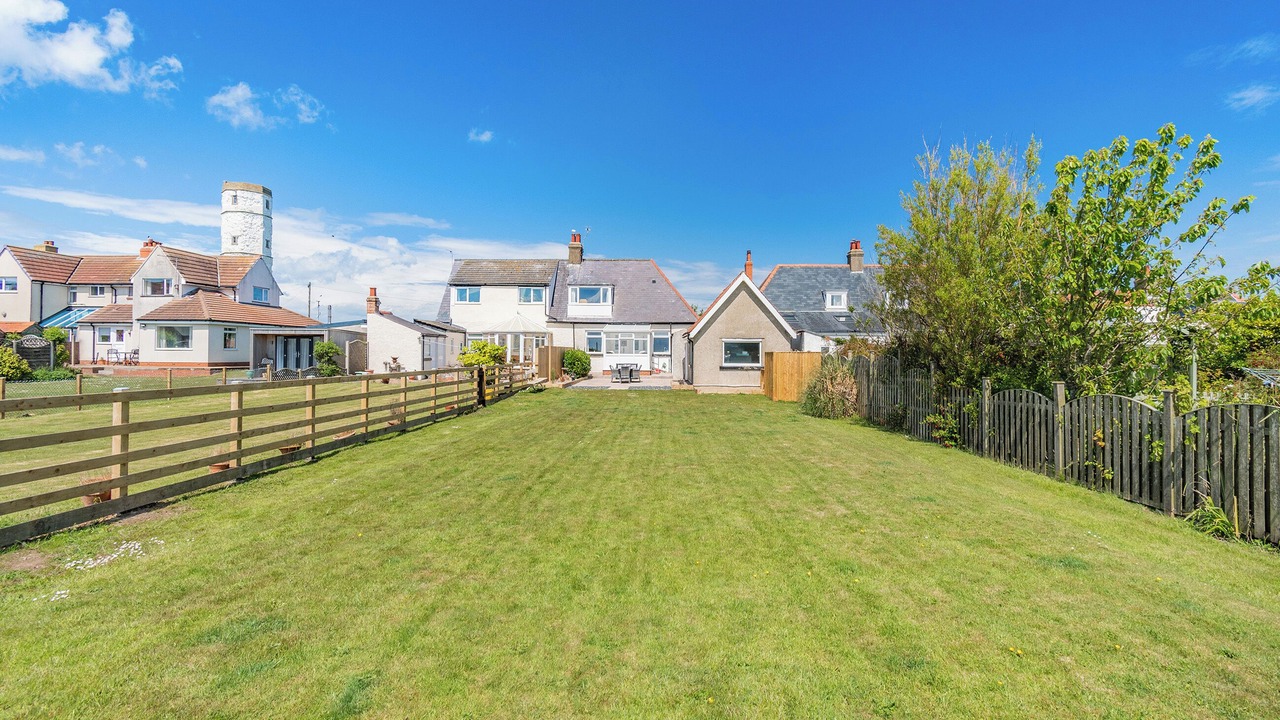 Photo of Outdoor in Buckton