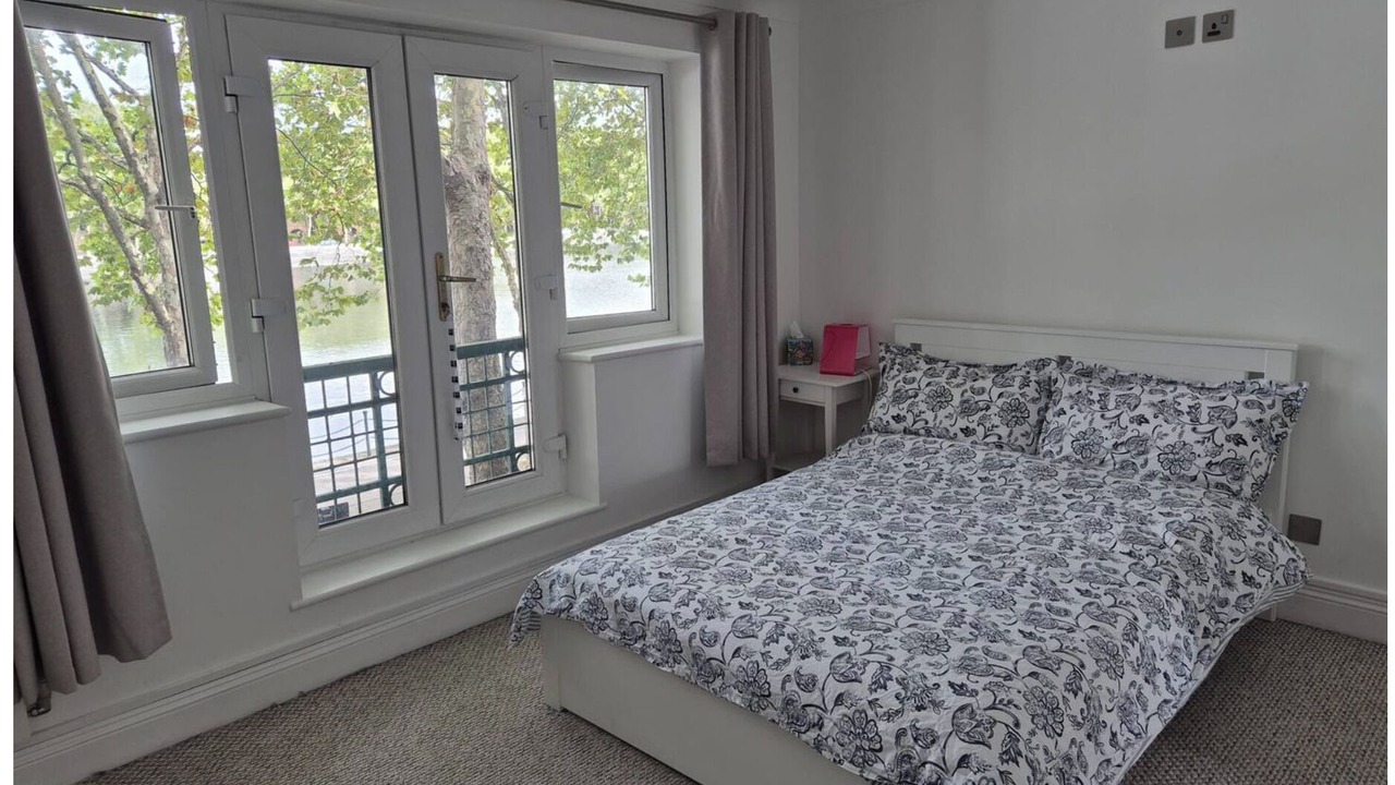 Photo of Bedroom in Surrey Docks