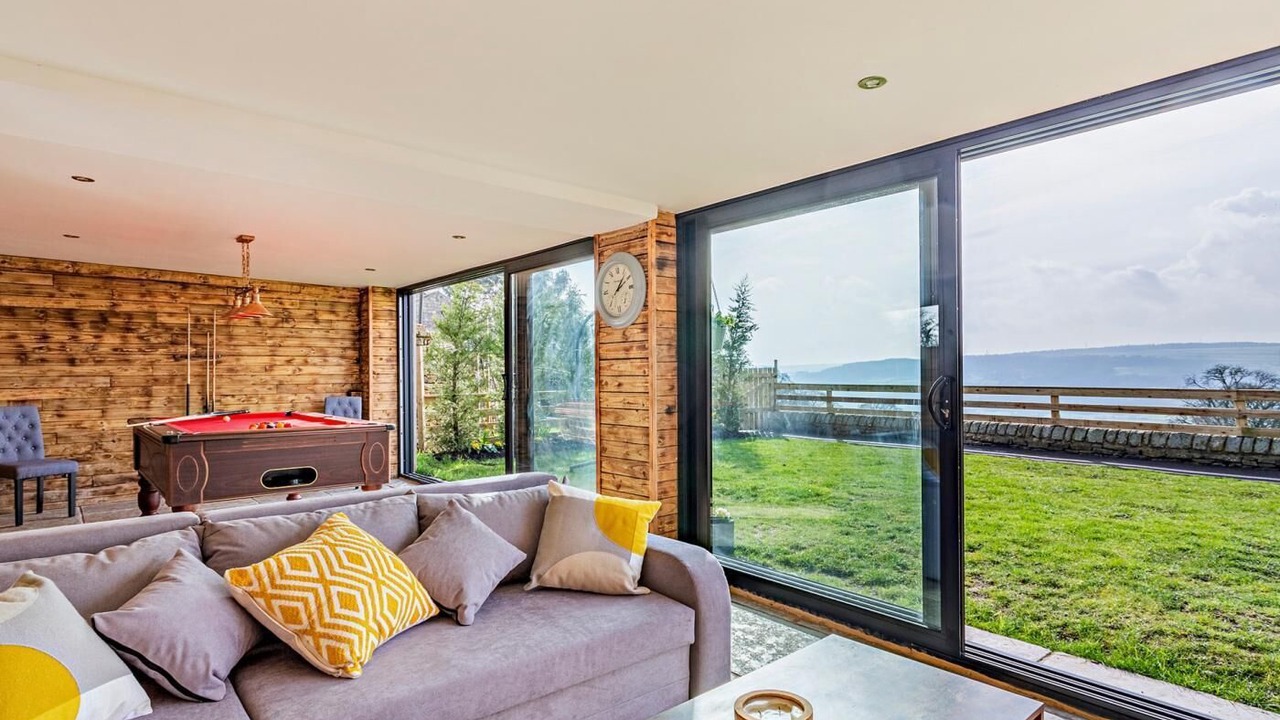 Photo of Livingroom in East Morton