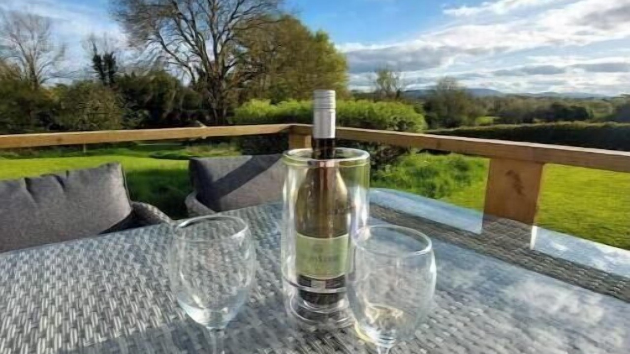 Photo of Outdoor in Knigh