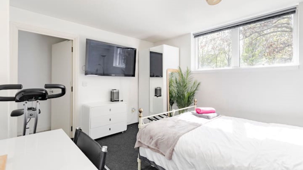Photo of Bedroom in Angel