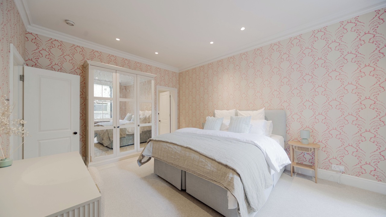 Photo of Bedroom in Queen's Gate
