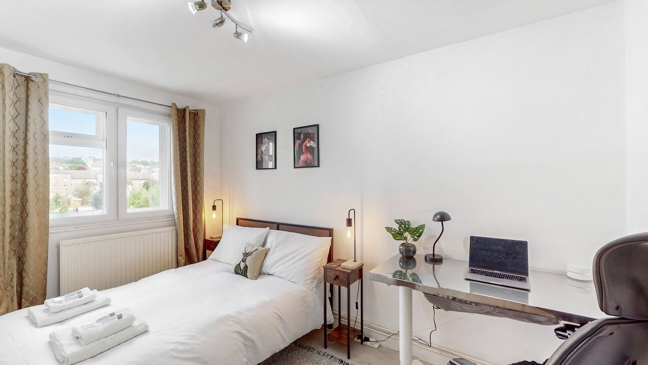 Photo of Bedroom in Swiss Cottage