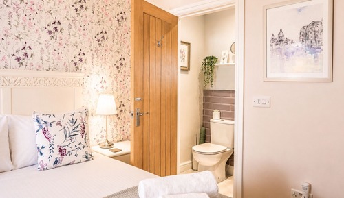 Standard Double Room, Ensuite (The Gorge Room)