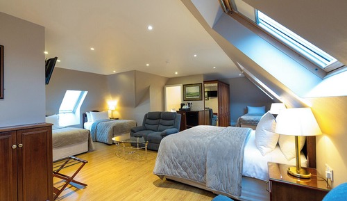 Junior Suite Ensuite with Bath Sea View (Golf Course View - Room 5)