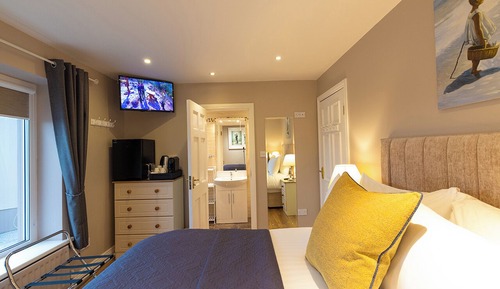 Deluxe Double Room Ensuite with Shower Sea View (Golf Course View - Room 7)