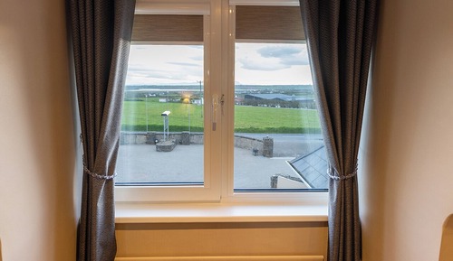 Junior Suite Ensuite with Bath Sea View (Golf Course View - Room 2)