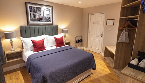 Deluxe Double Room Ensuite with Bath Garden View (Room 1)