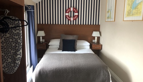Standard Double Room, Ensuite, Partial Sea View (McArthur)