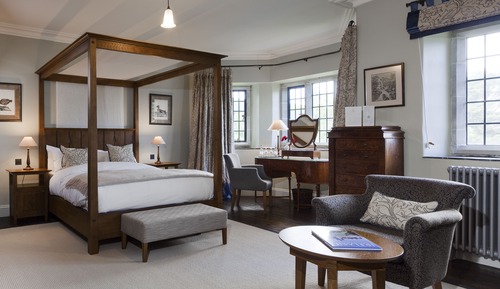 Superior Main House Room