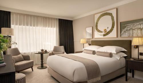 Deluxe Queen Room