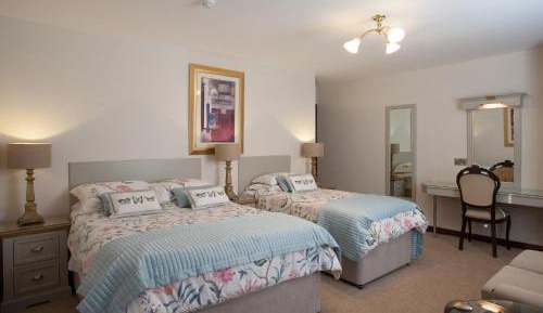Twin Room with Private Bathroom