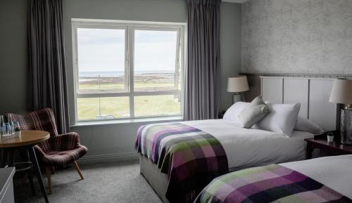 Standard Twin Room with Side Sea View