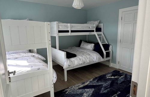 Westport House | Stunning Coastal 4.5 Bed/4.5 Bath Modern Cottage