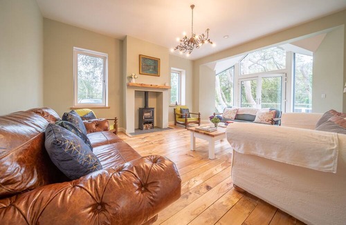 Ahakista House | Luxury 5 bedroom home with outdoor jacuzzi and indoor sauna