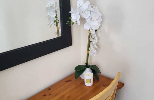 Ennis Apartment | 1 Bed Retreat-sleeps 2-secure Parking-garden