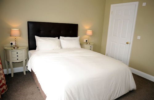 Navan Bed & Breakfast | The Yellow House B&B