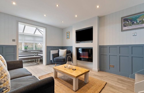St. Florence House | Cartwright s Cottage - Indoor Pool Sports Courts Play Park