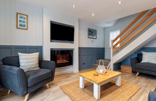 St. Florence House | Cartwright s Cottage - Indoor Pool Sports Courts Play Park